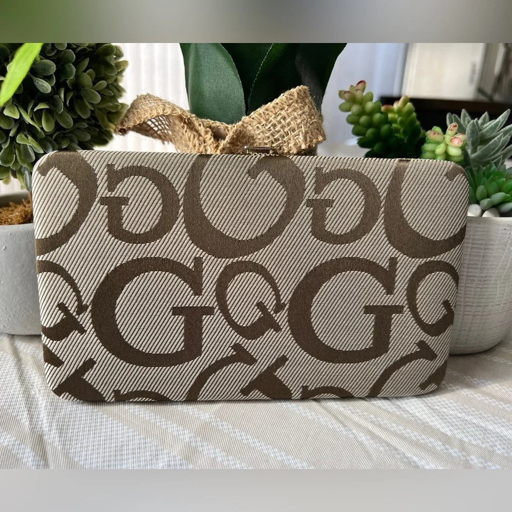 🌸4/$25 Gold/Tan “G” snap wallet/clutch